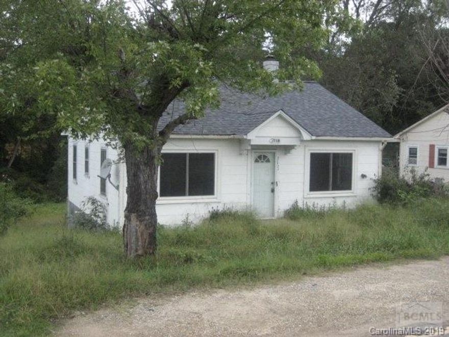 Investors take notice of this 2 bedroom, 1 bath cottage on approx .27 acre lot. Home is convenient to schools an both Morganton, Drexel an Valdese. Home has some wood floors an large living room. Seller addendum required with contract.