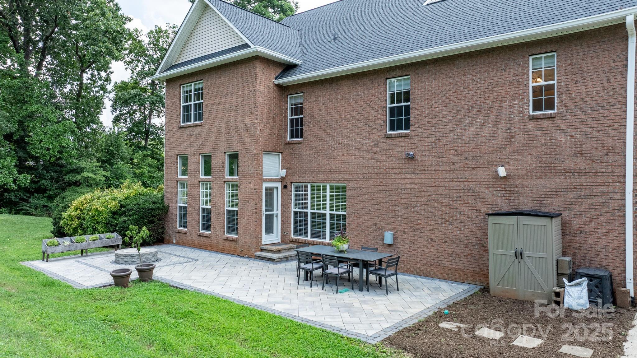 1221 Willow Creek Drive