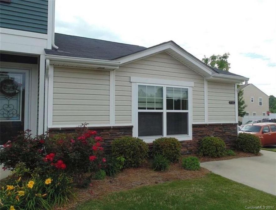 Cozy ranch home in Fort Mill in Catawba Village. Convenient to I-77 and Charlotte.