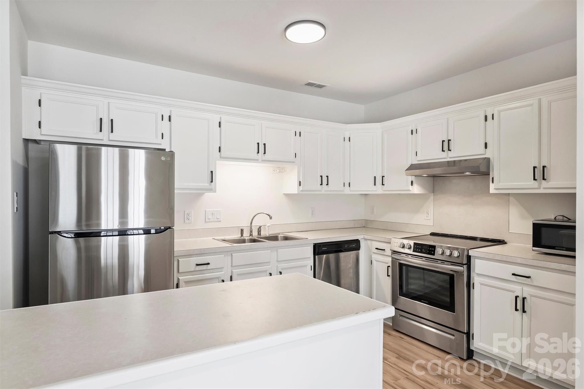 9121 Kings Canyon Drive