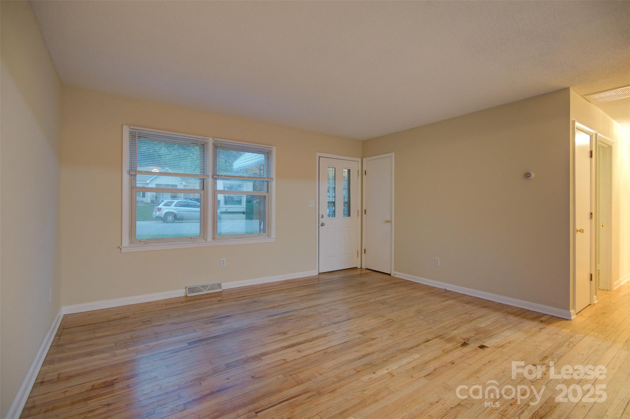 421 E McLelland Avenue