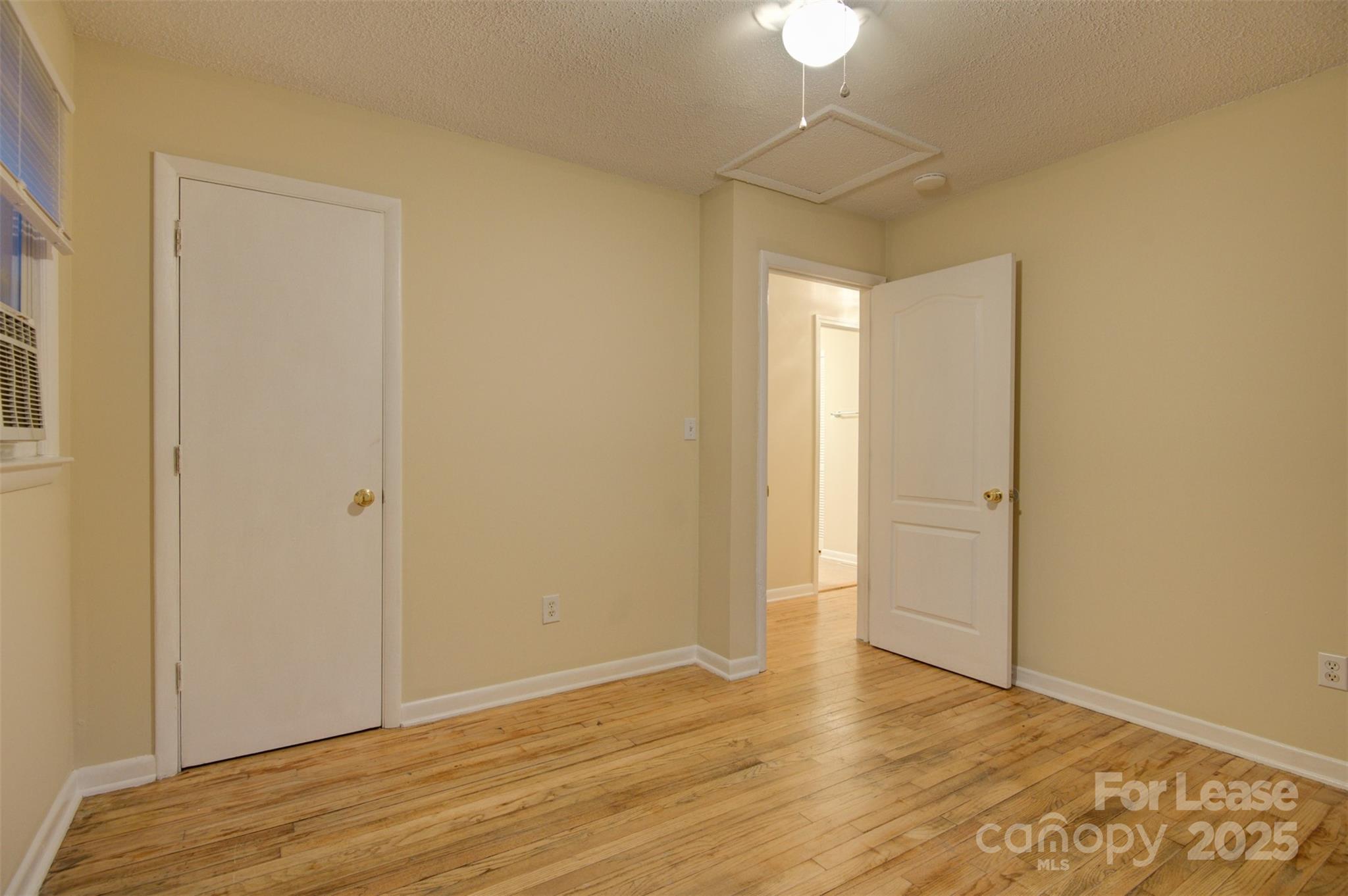 421 E McLelland Avenue