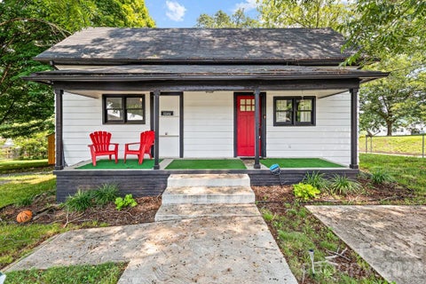 Photo of 1921 4th Street SW #83, Hickory, NC 28602 (MLS # 4407639)
