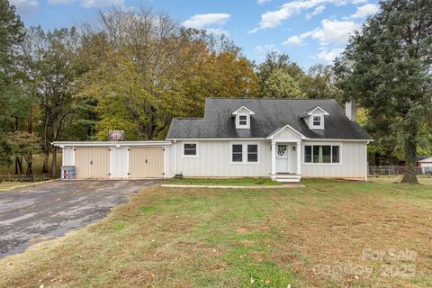 2752 Peachtree Road Statesville NC 28625