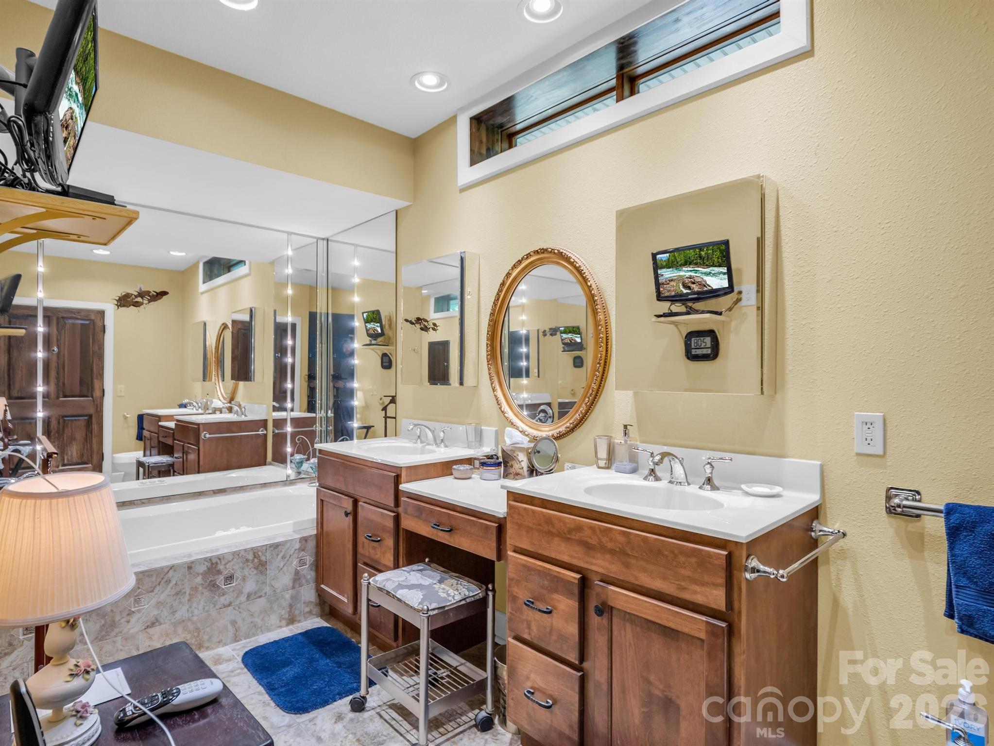 Laurel Ridge - Residential