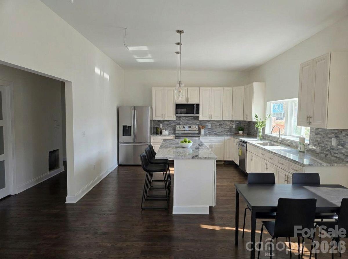 1820 N Hewitt Avenue