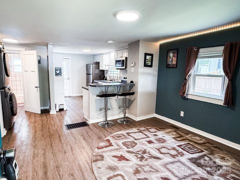 116 N Blue Ridge Avenue Hendersonville NC 28792