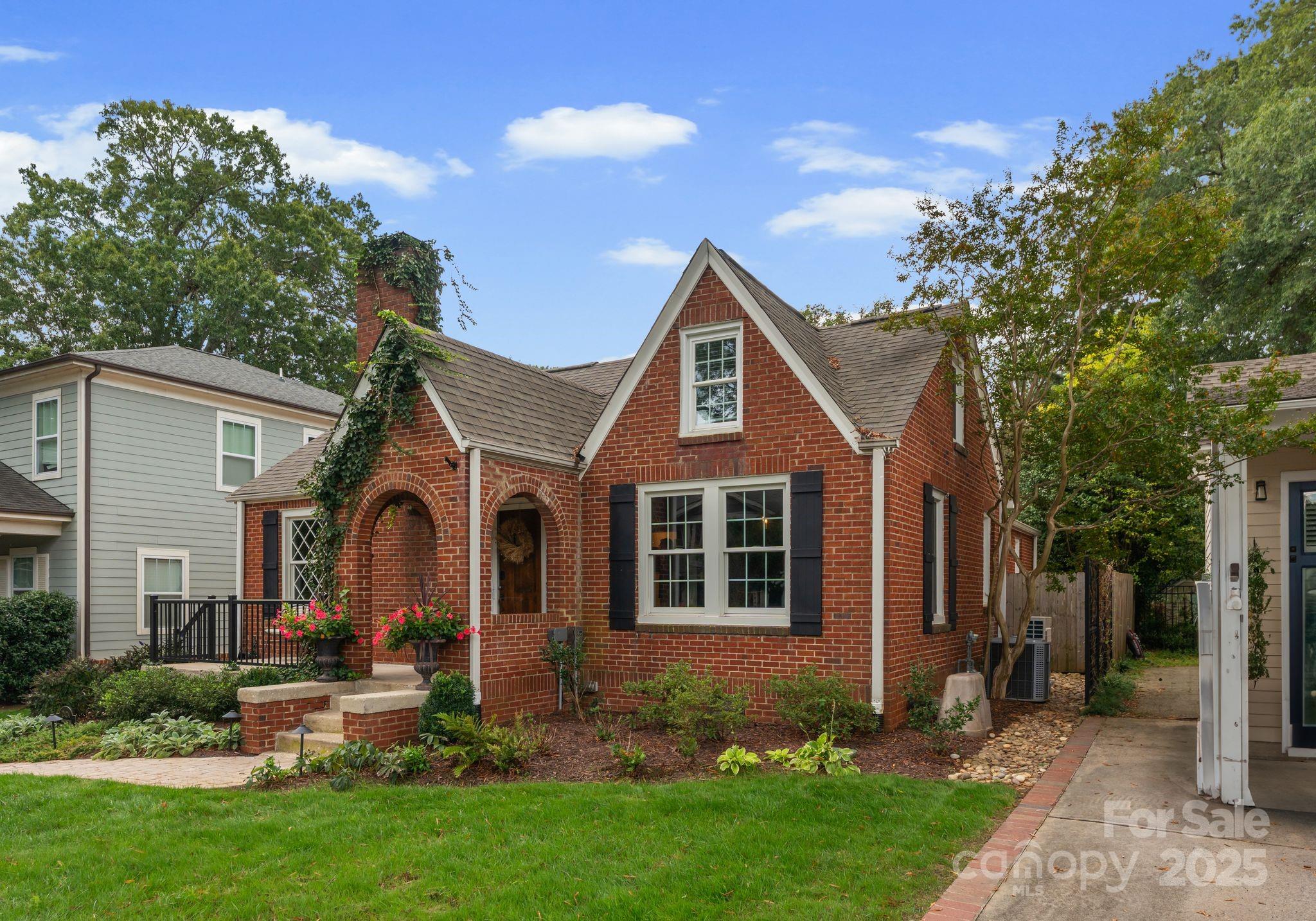 2424 Shenandoah Avenue