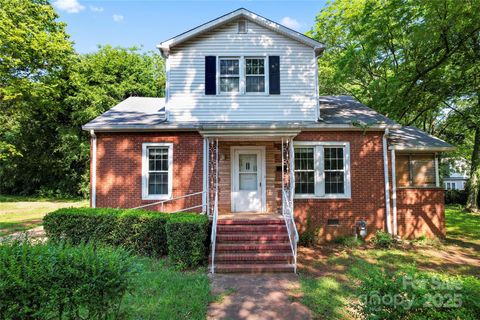 Photo of 317 Campus Street, Charlotte, NC 28216 (MLS # 4329279)