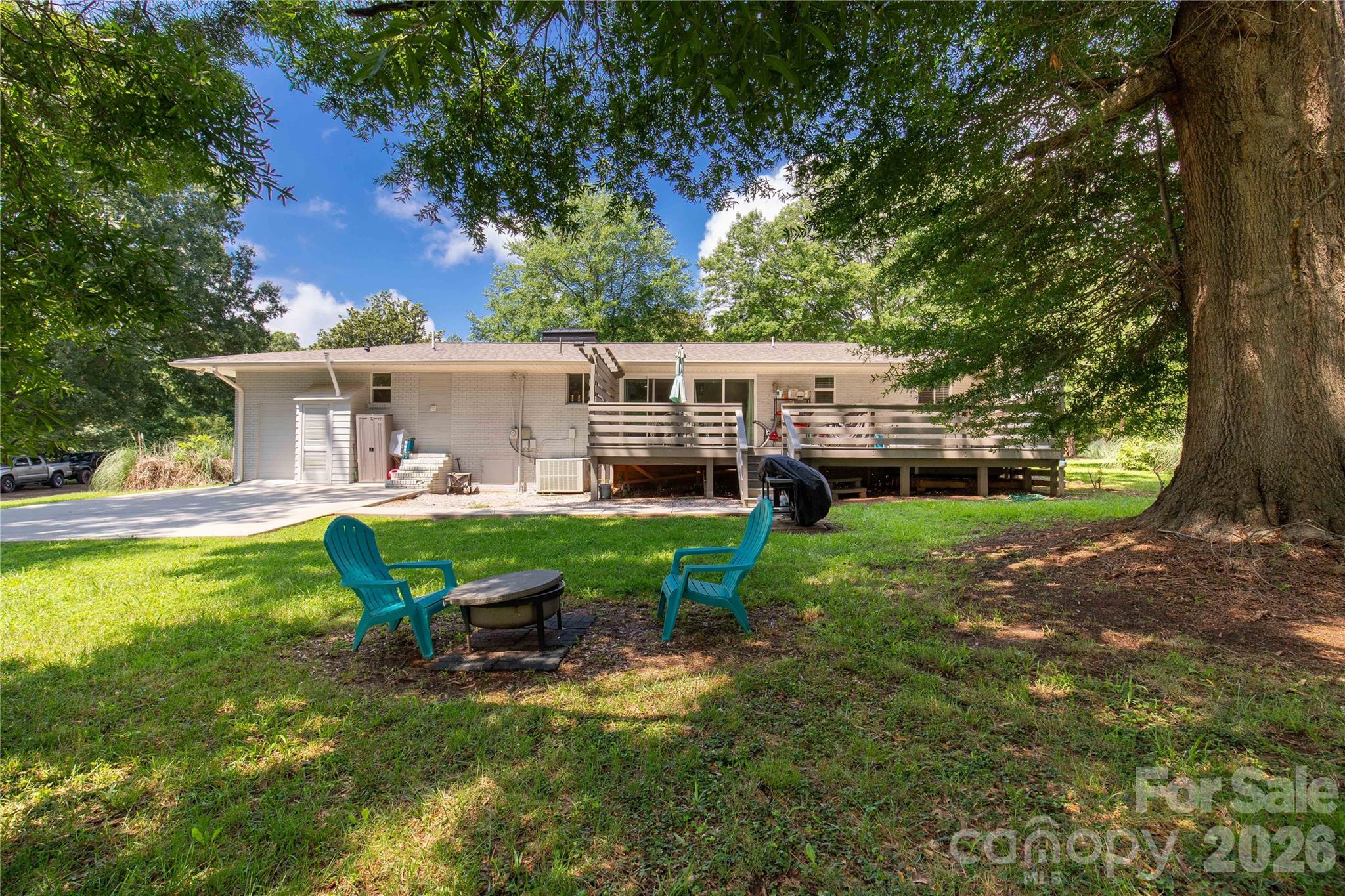 1405 Lakeview Drive