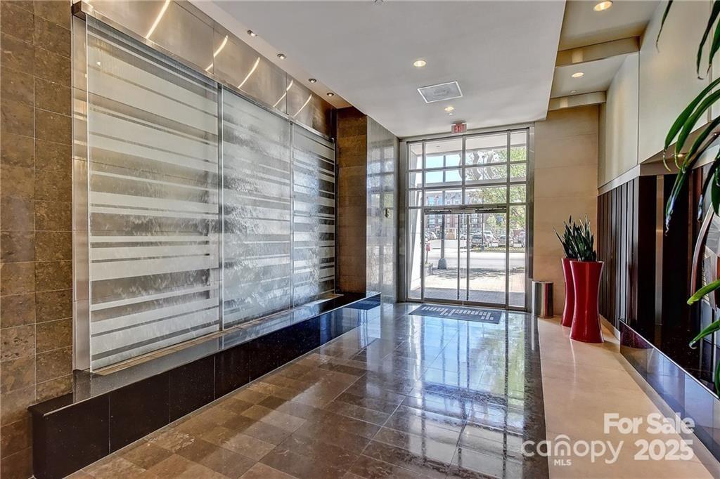 333 W Trade Street 1802