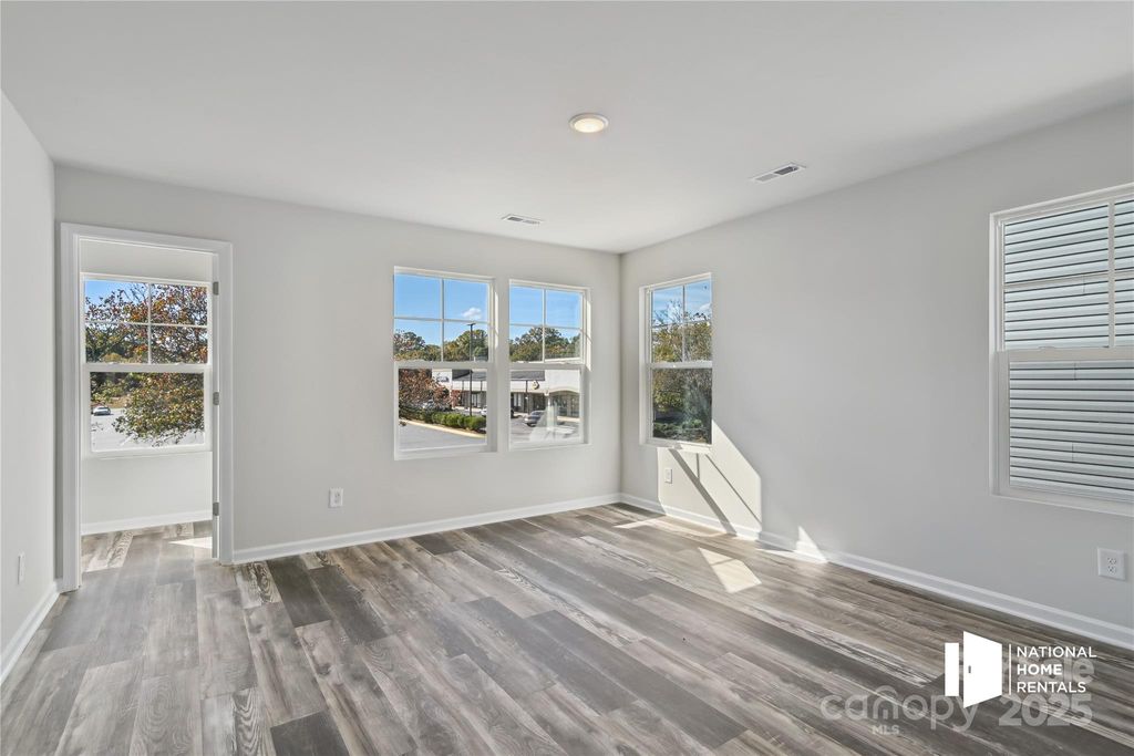 listing image 0