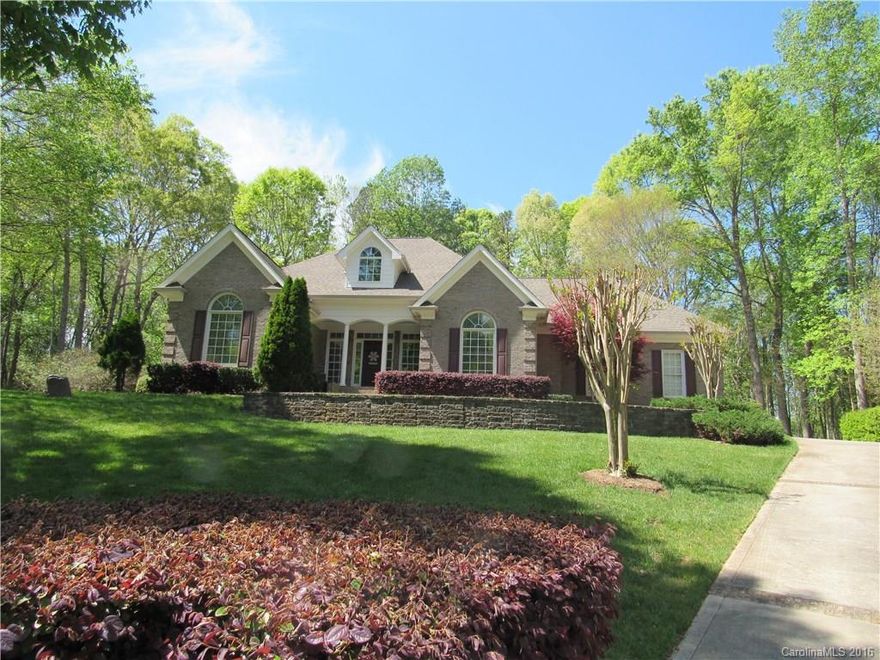 Looking for a large private fenced in backyard, gourmet kitchen with Viking Gas Range, Open concept floor plan, beautifully refinished hardwood floors, screened in porch, all brick home, located in a Cul-de-Sac?  If so, this is the home for you.  Beautiful custom home with many architectural details, mature trees, on over an acre lot. 4 bedrooms and bonus, Lovely room off of open living space would make fabulous dining room.   Convenient to the Fort Mill Southern Bypass for quick access to 77.