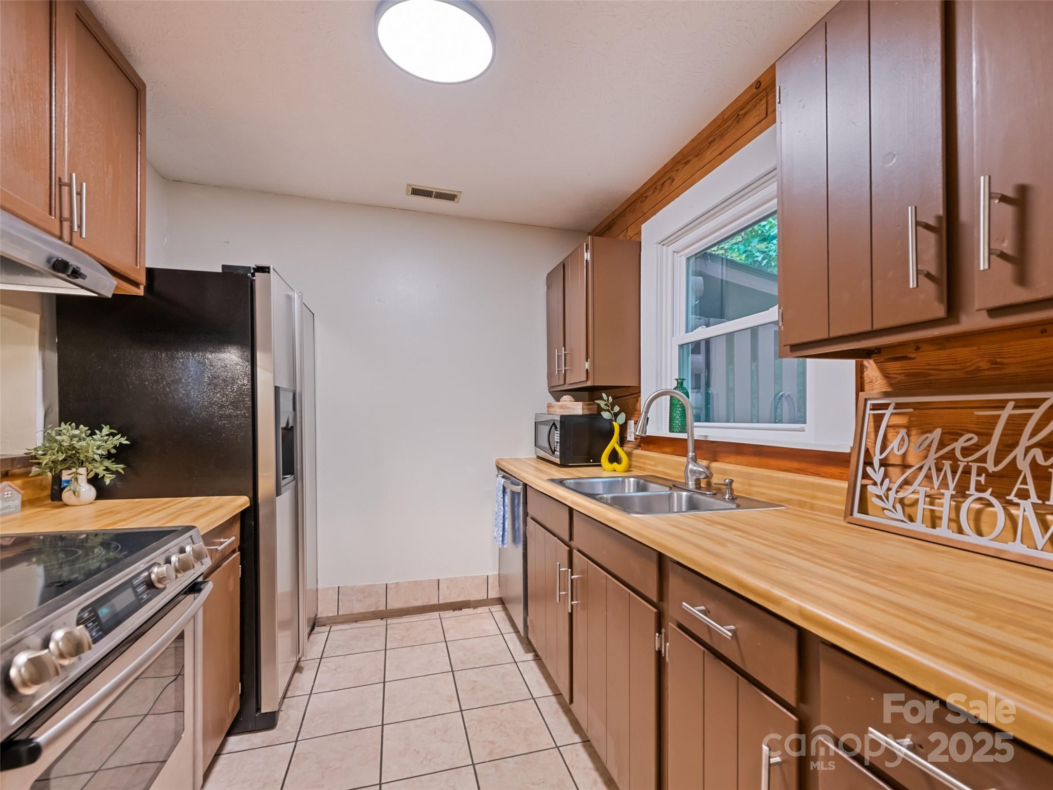 HEMLOCK VILLAS - Residential