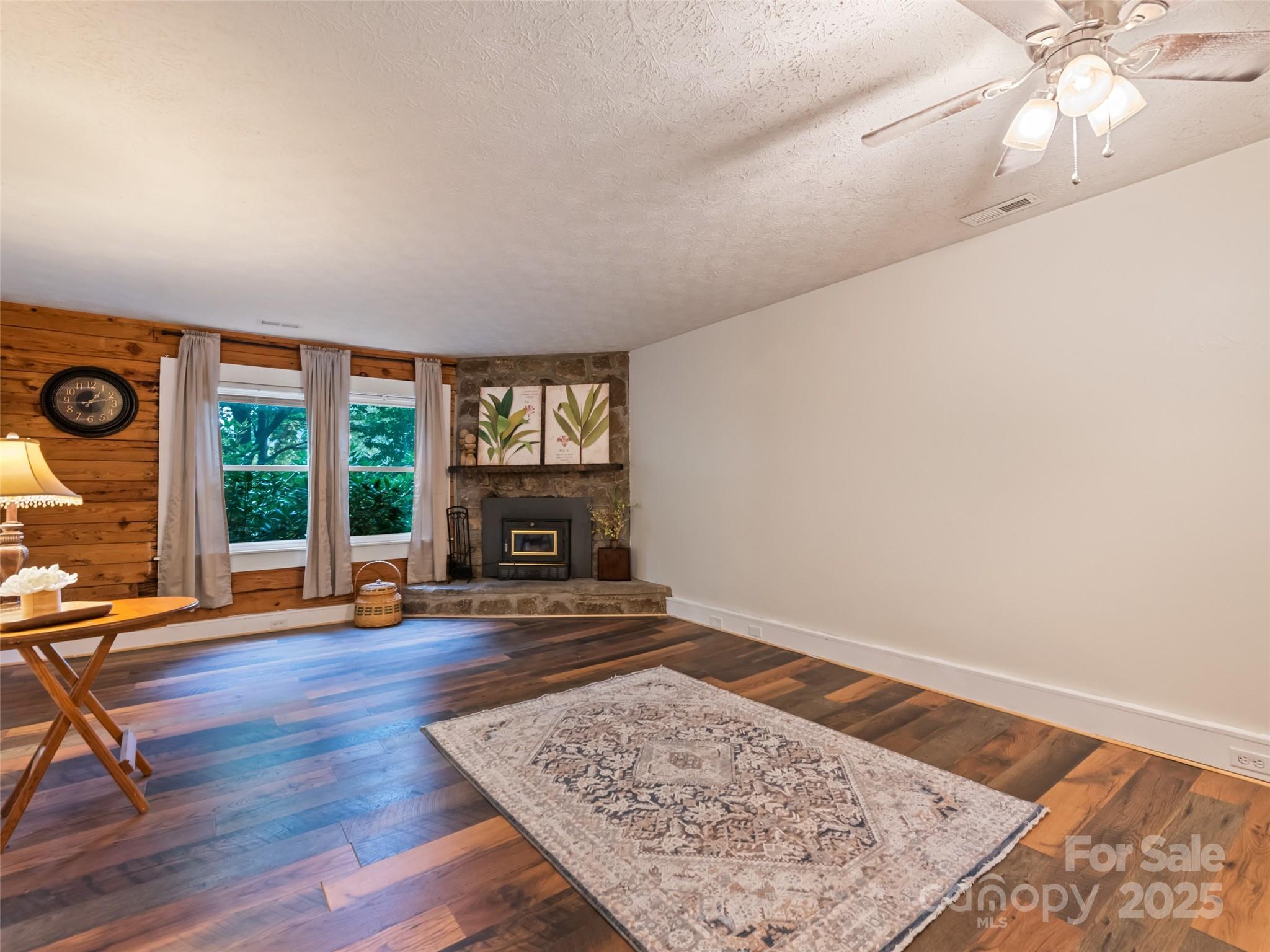 HEMLOCK VILLAS - Residential