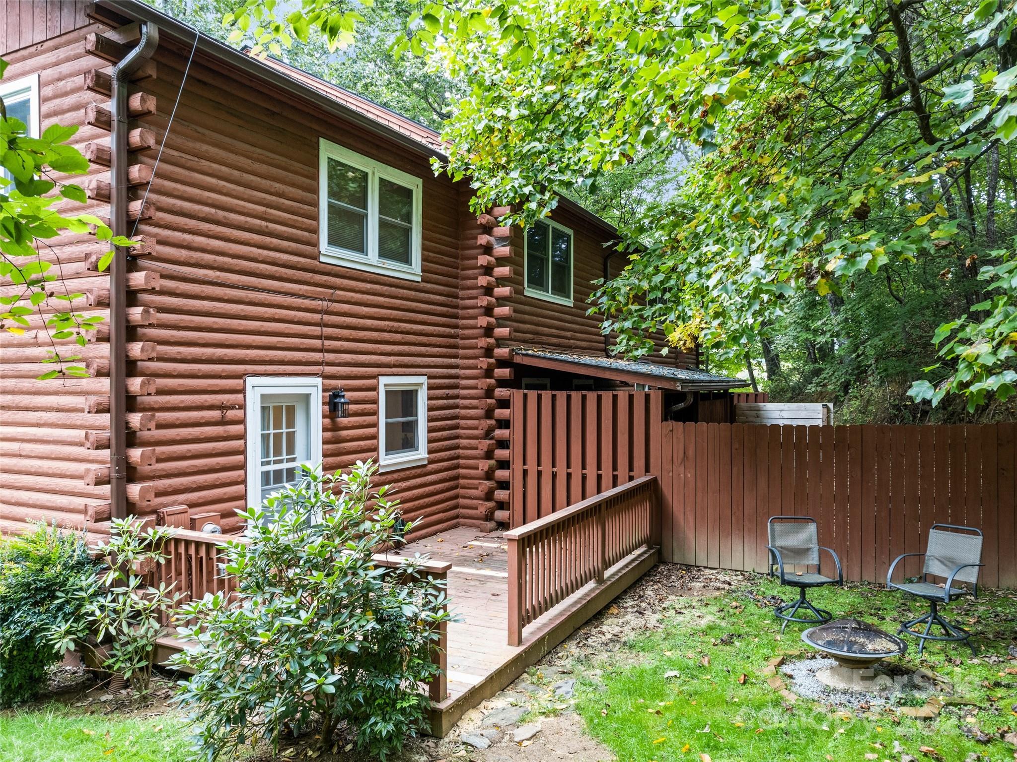 HEMLOCK VILLAS - Residential