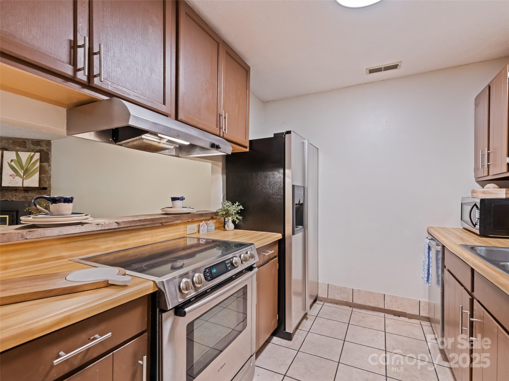 HEMLOCK VILLAS - Residential