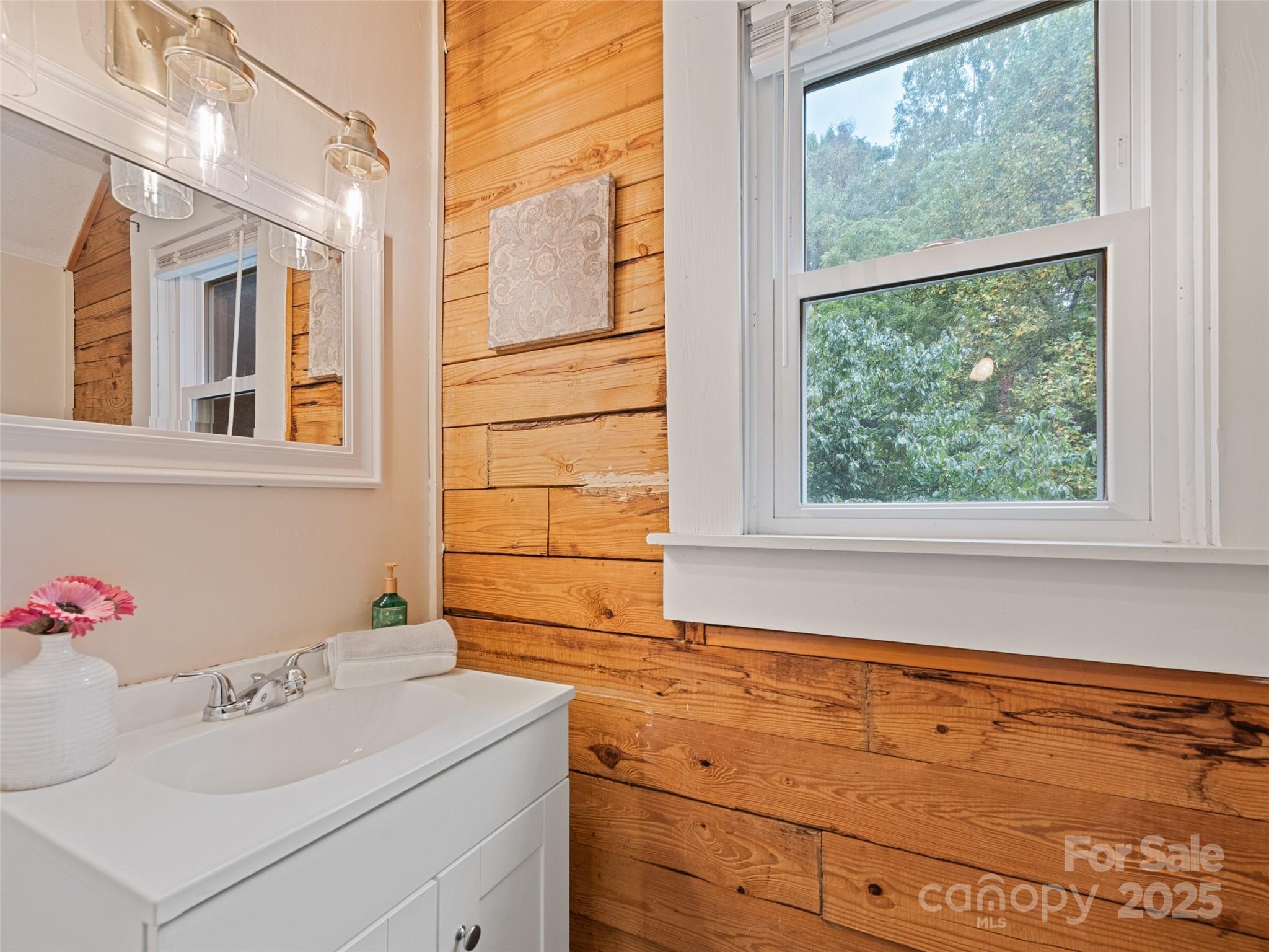 HEMLOCK VILLAS - Residential