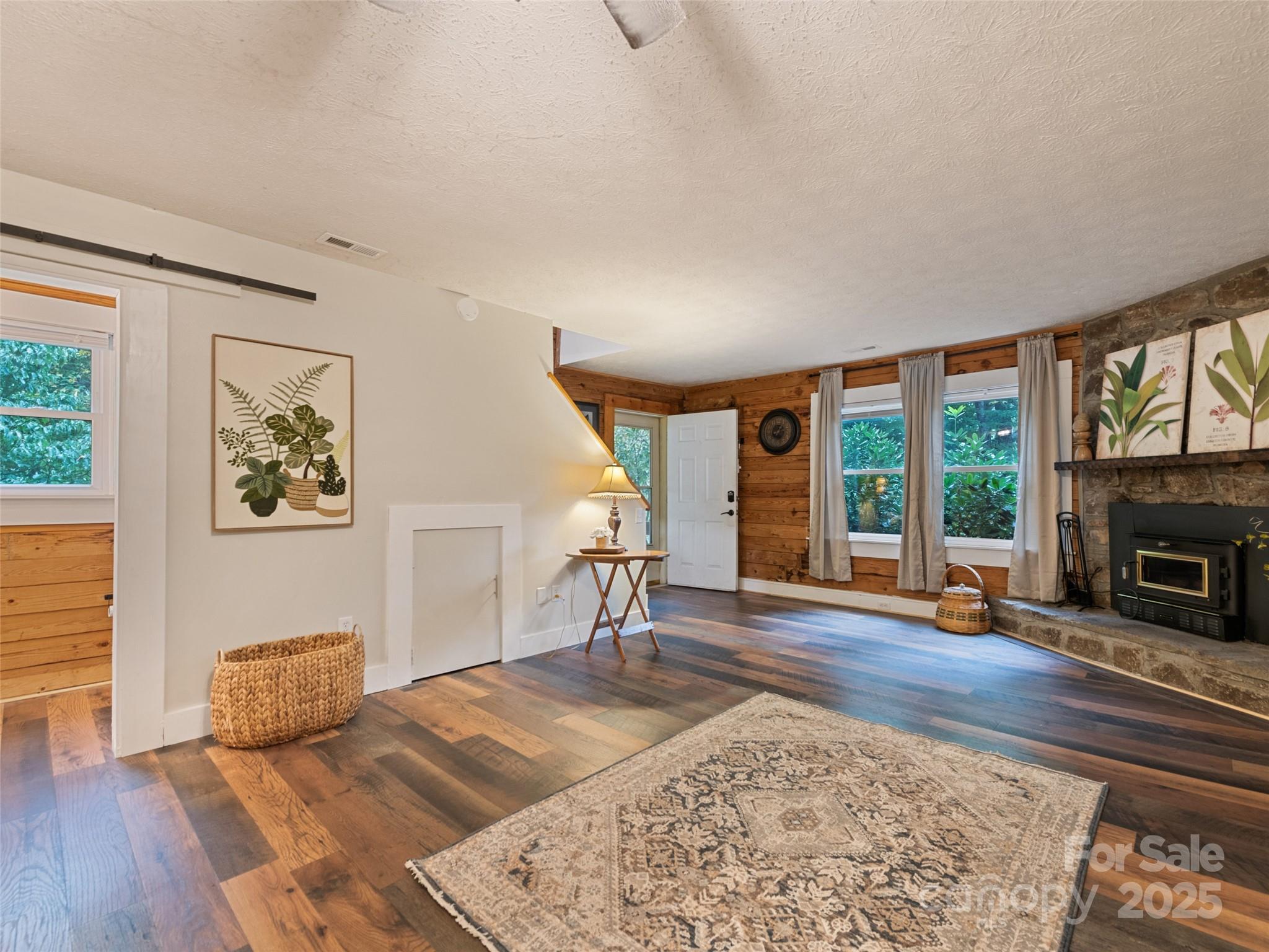 HEMLOCK VILLAS - Residential