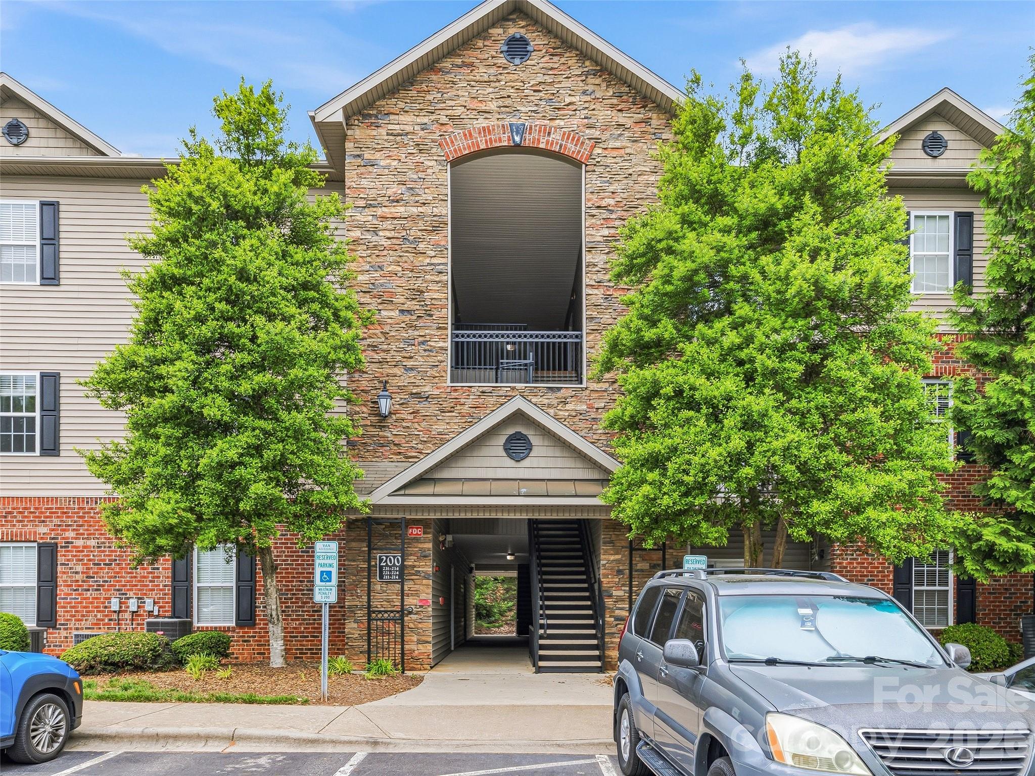 221 Appeldoorn Circle