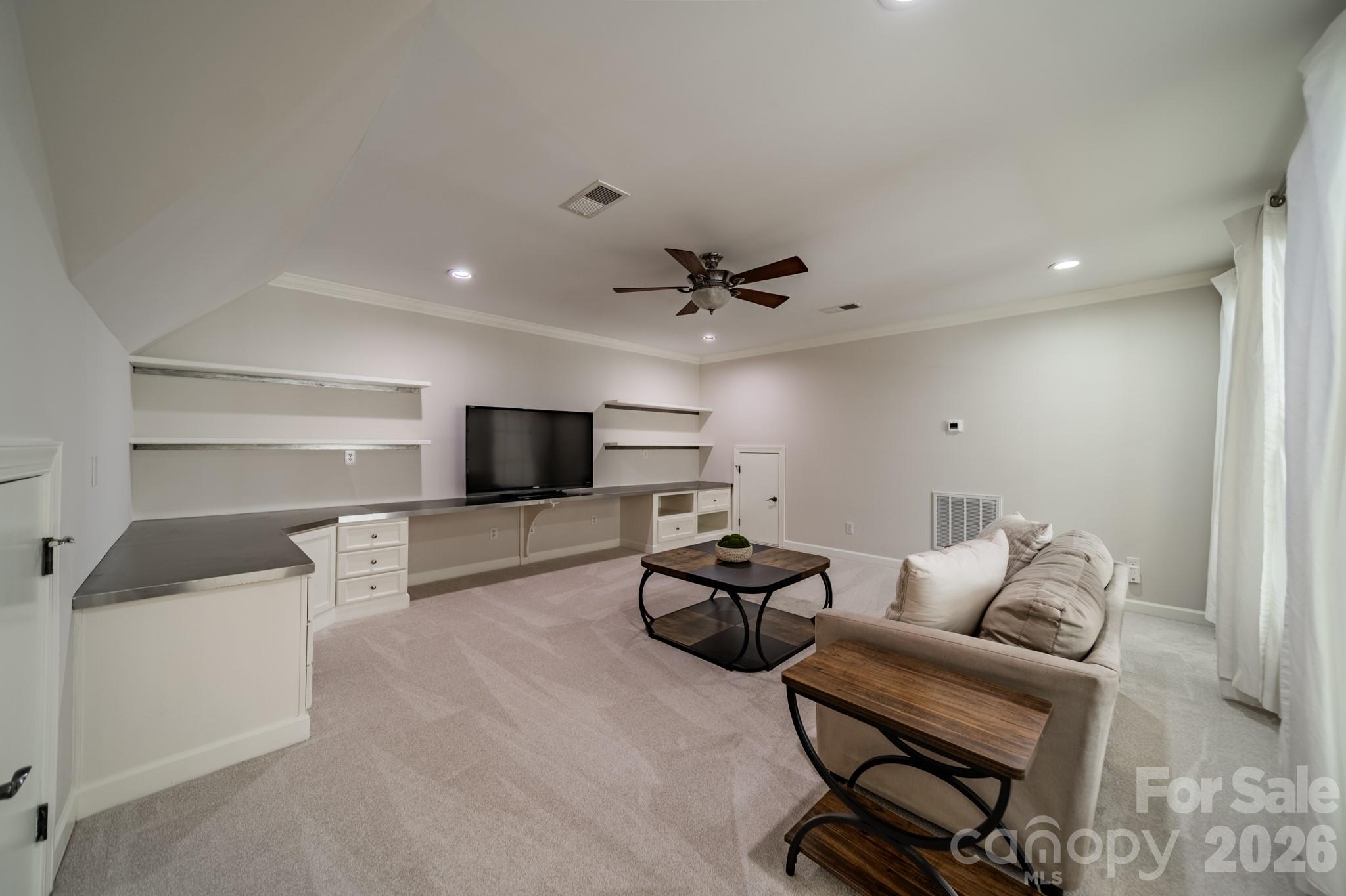 Hollister - Residential