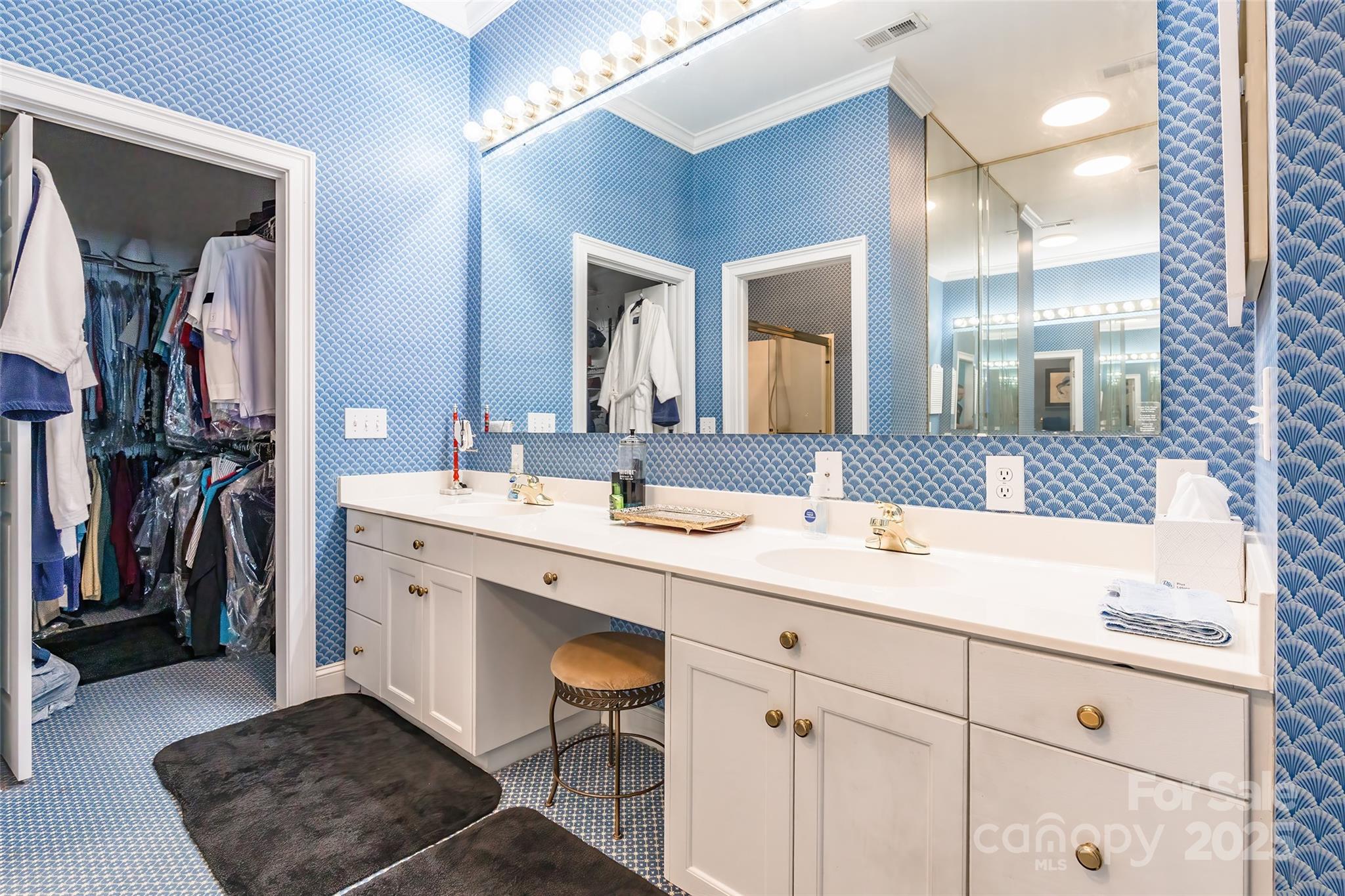 Lake Club - Residential