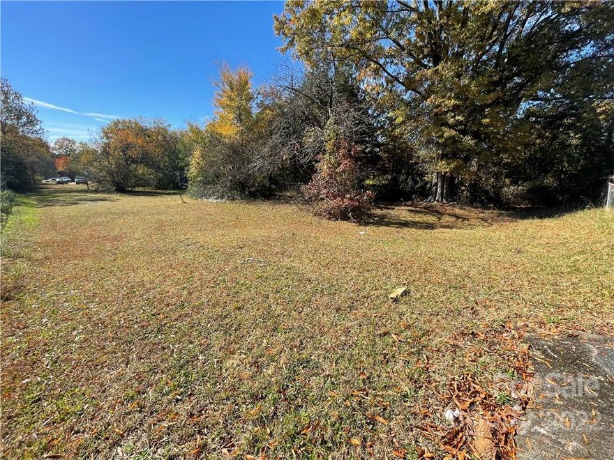 This listing consists of two lots, each lot is approximately .2692 acres. The second lot backs up to this lot (1011 Indiana Street). The lot on Indiana Street has a mobile home on it that is included in the sale, as-is, where-is. Seller has no title representation. This is a judicial sale and is subject to a 10 day upset bid period.