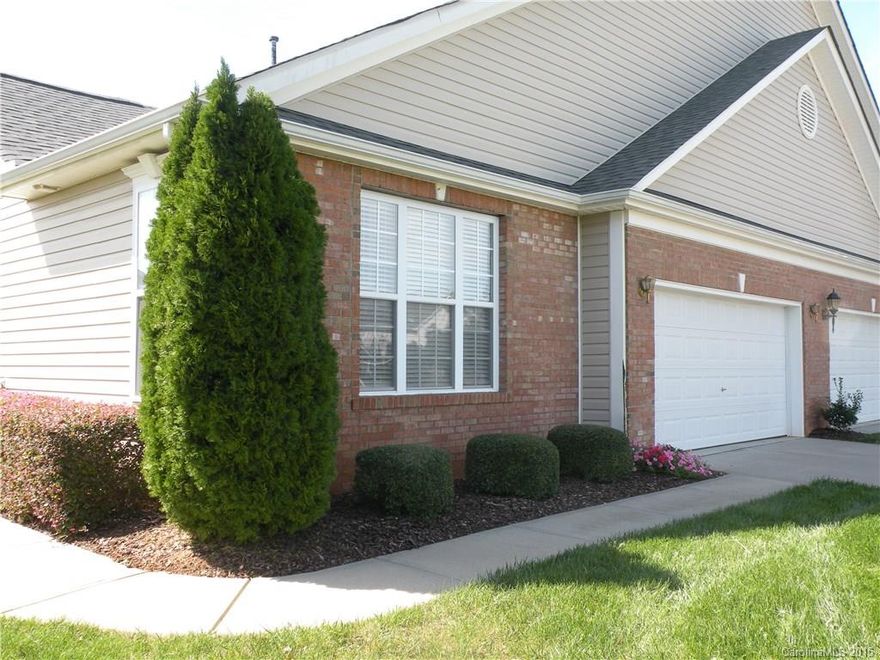 TOWNHOME IN EXCELLANT CONDITION WITH A GREAT FLOOR PLAN. TWO LARGE BEDROOMS, 3 FULL BATHS, STUDY, SPACIOUS GREAT ROOM W FIREPLACE ADJOINING THE KITCHEN, TWO CAR GARAGE AND LOCATED NEAR THE CLUBHOUSE.