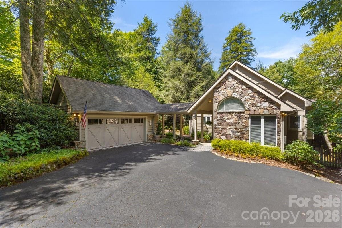 21 Crescent Trail