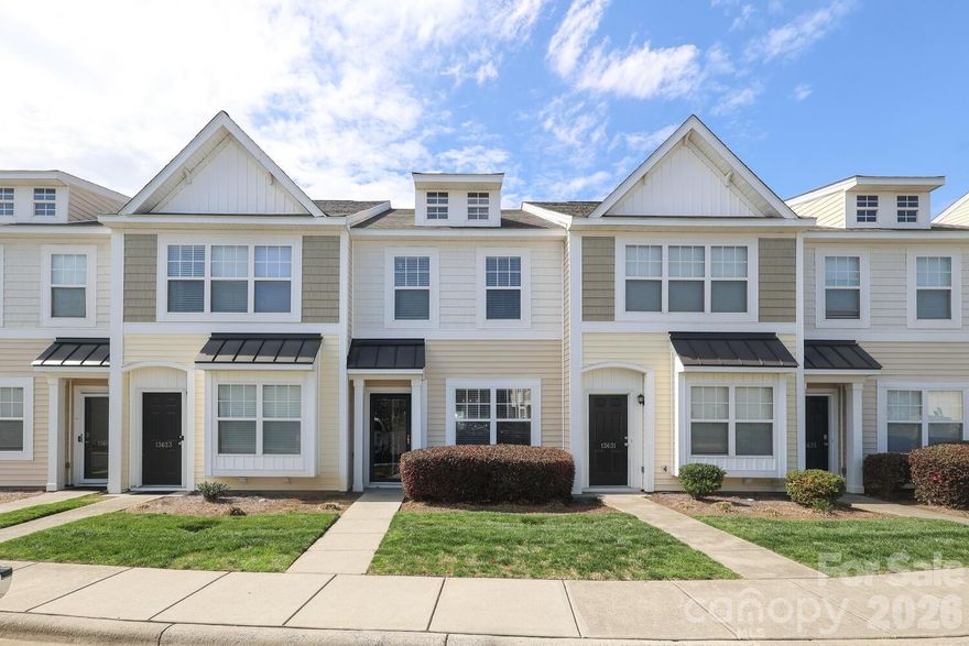 Must See Townhome, Open Floor plan, wood flooring downstairs, the appliances in kitchen remain, each bedroom upstairs has their own bathroom. Calloway Glen community has a clubhouse and swimming pool for the summer months. Make an appt today. Make an offer! Townhome is sold AS IS! All Electric Townhome