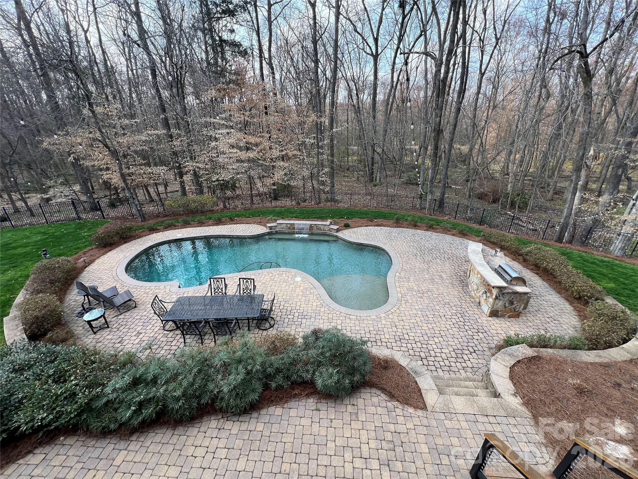 8904 Magnolia Heights Court