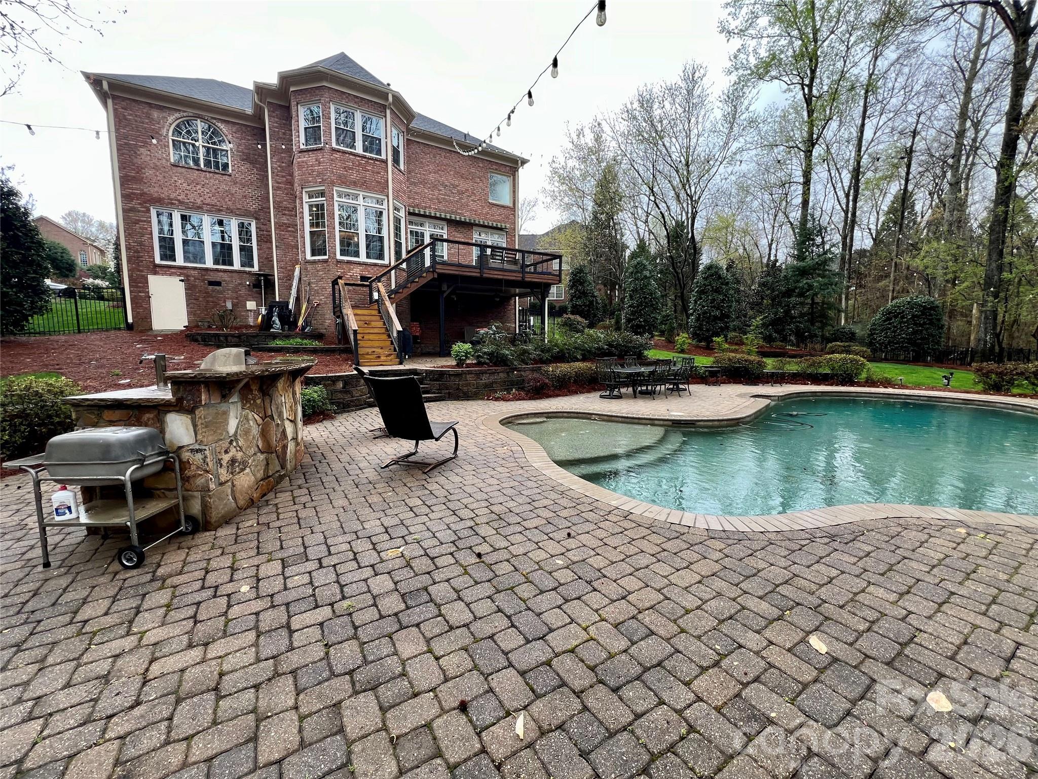 8904 Magnolia Heights Court