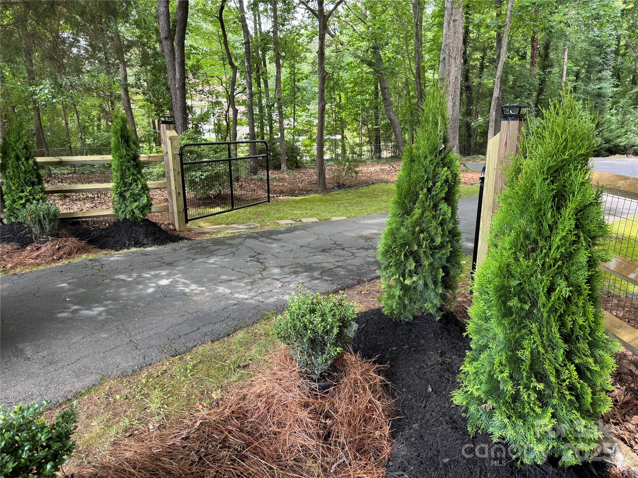 Matthews, North Carolina 28105, United States, 3 Bedrooms Bedrooms, ,3 BathroomsBathrooms,Residential,Active,141517