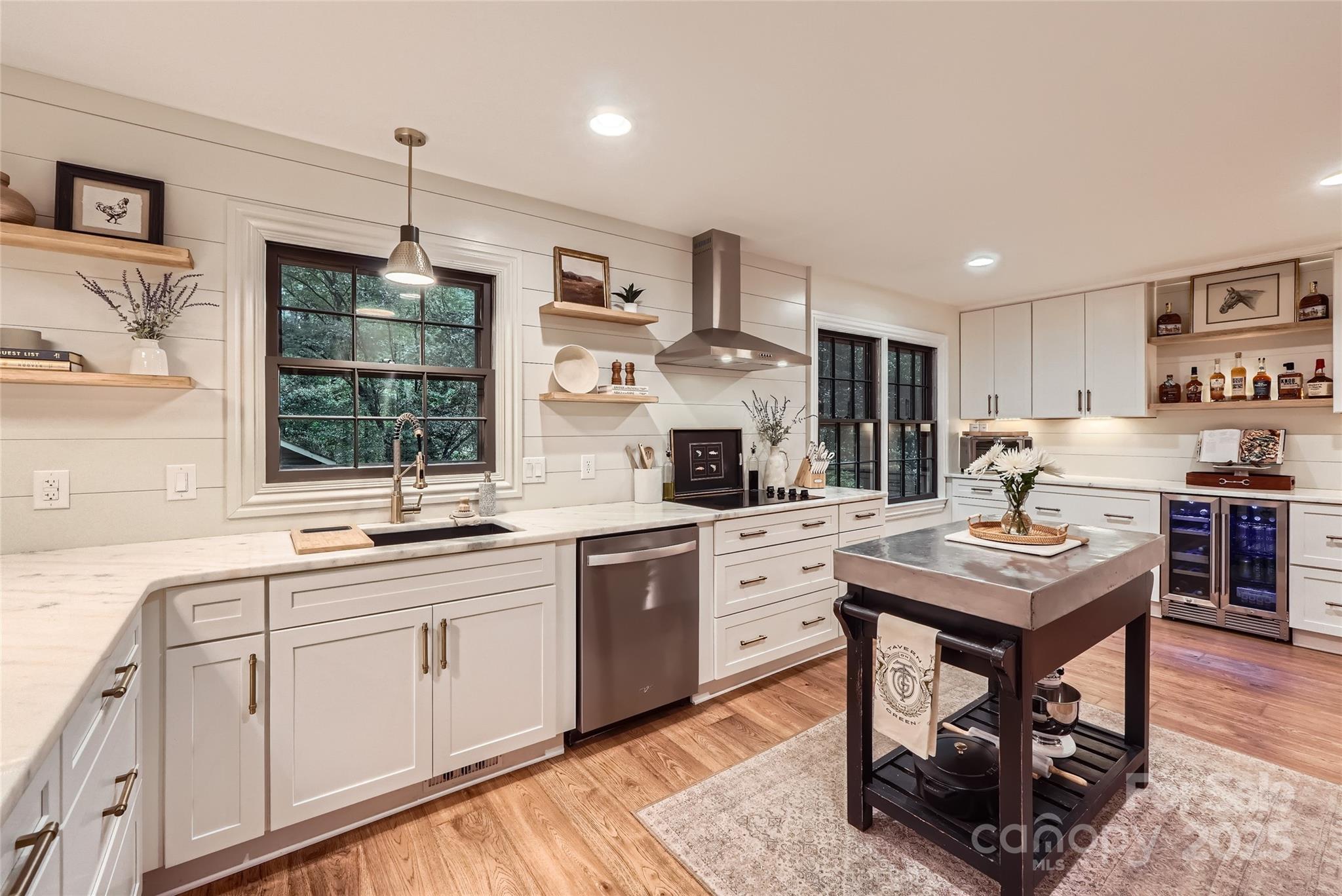 Matthews, North Carolina 28105, United States, 3 Bedrooms Bedrooms, ,3 BathroomsBathrooms,Residential,Active,141517