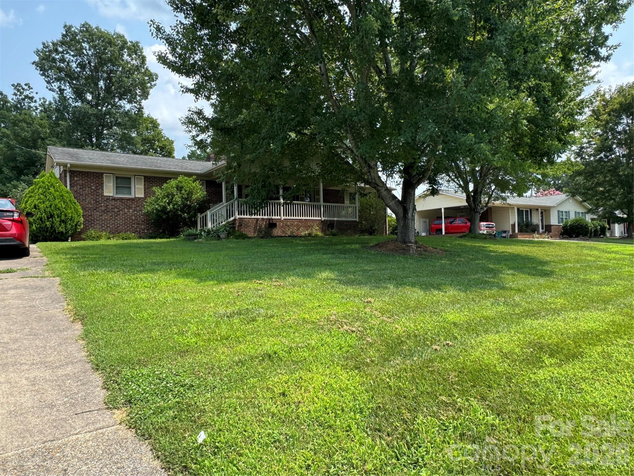 804 Lauras Lane