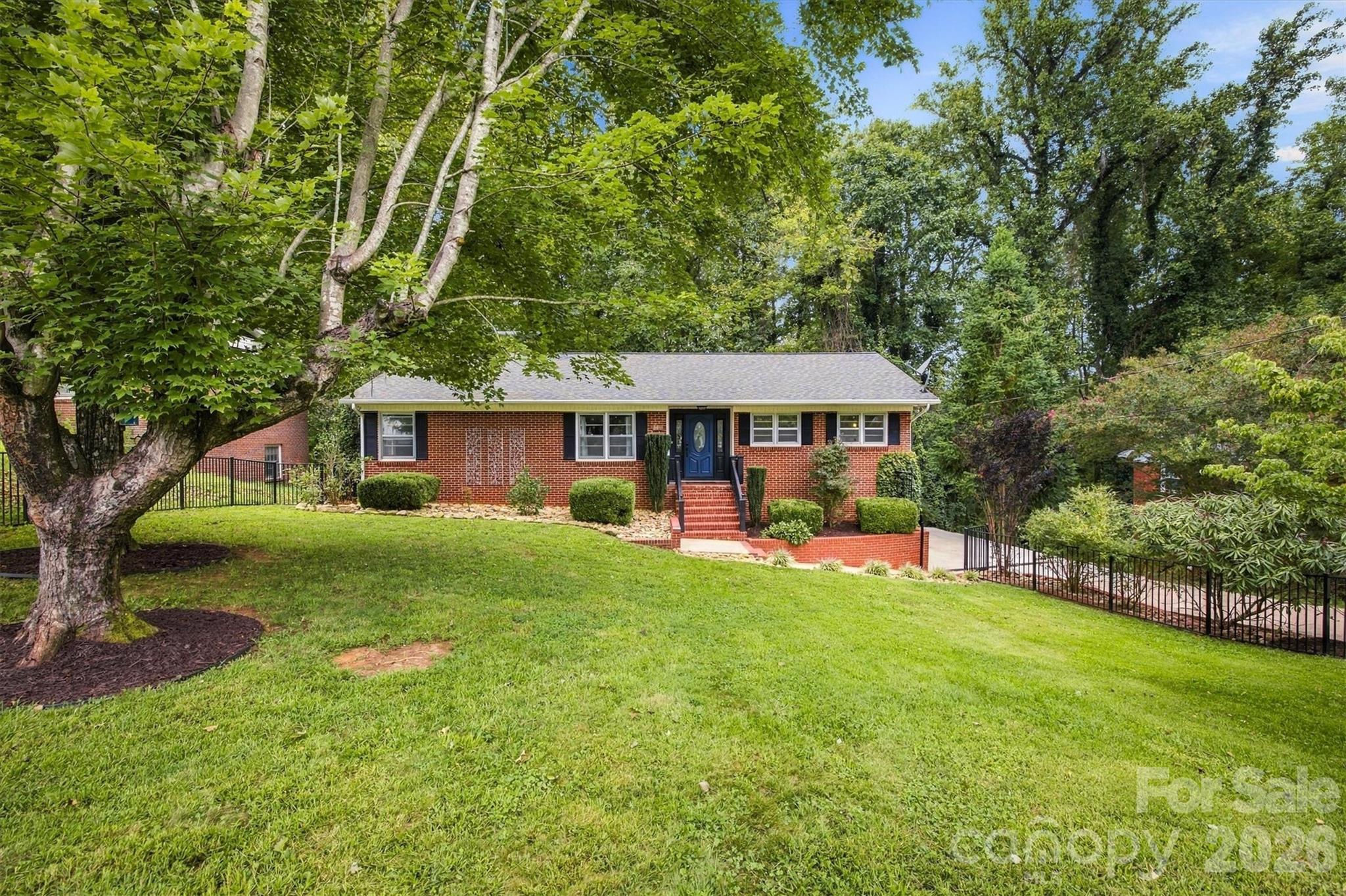 146 Maehill Place SW