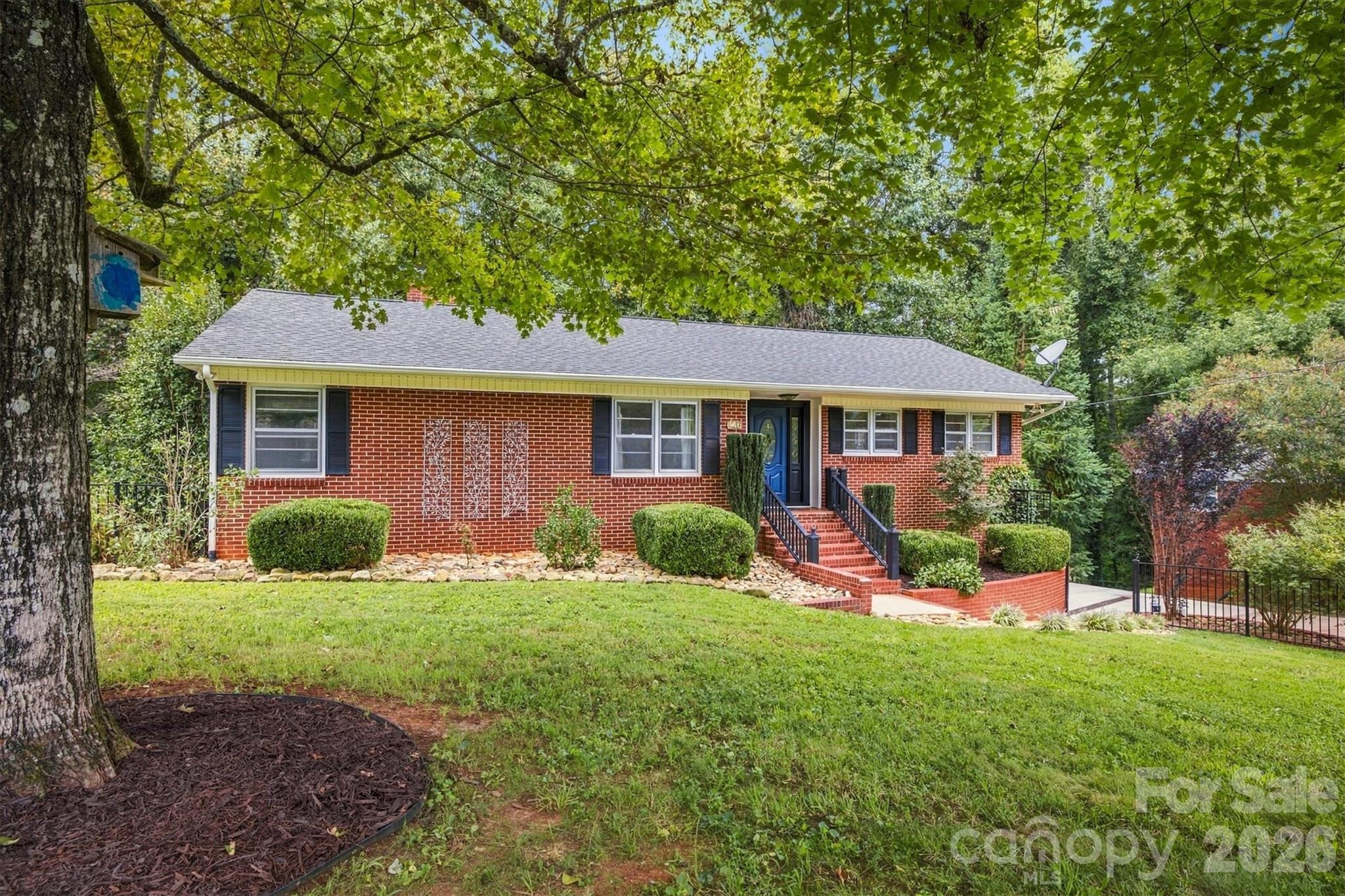 146 Maehill Place SW