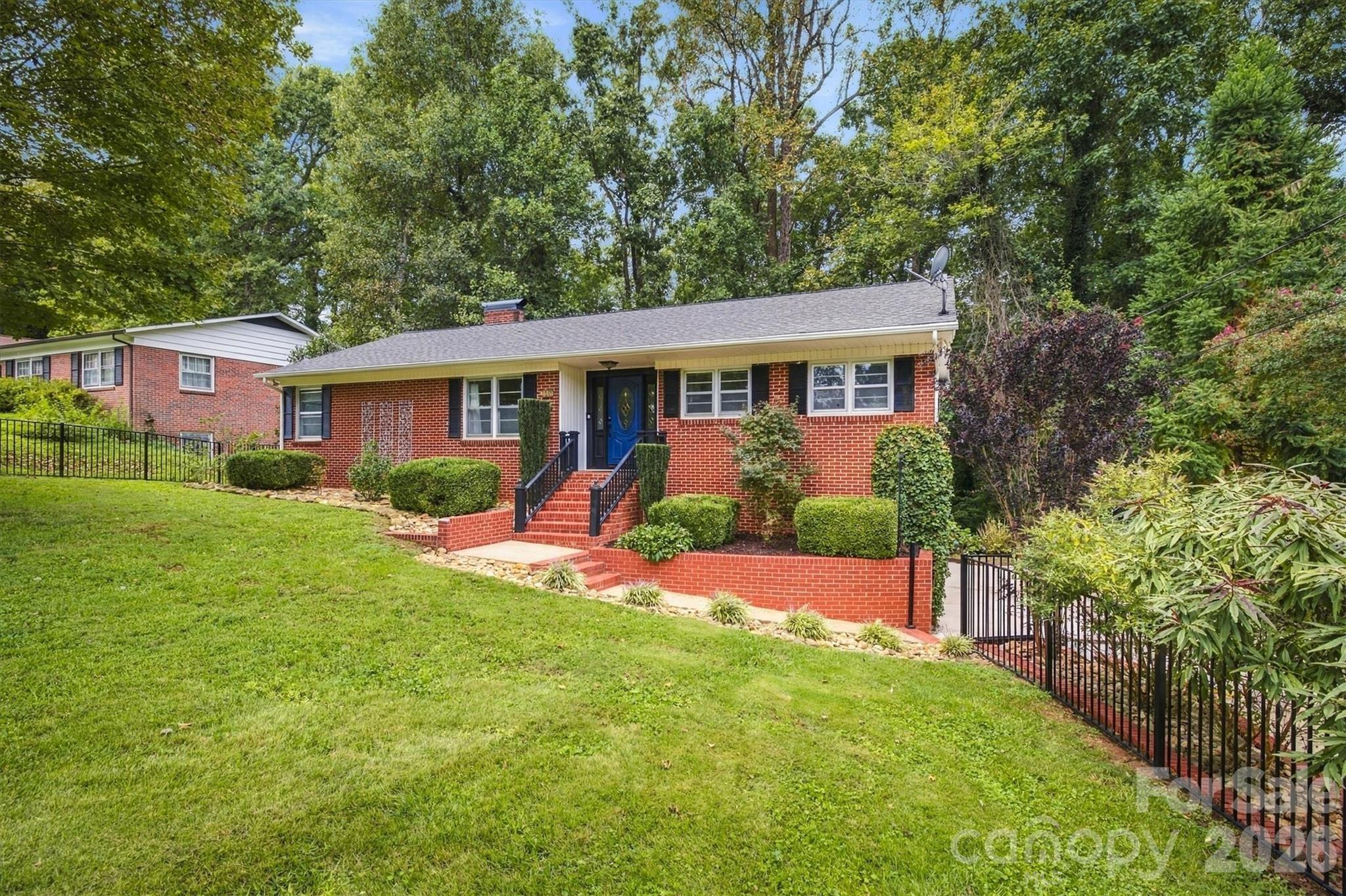 146 Maehill Place SW