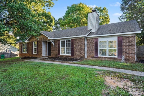 Photo of 6411 Rocklake Drive, Charlotte, NC 28214 (MLS # 4433718)