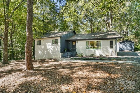 Photo of 6641 Lakeside Drive, Charlotte, NC 28215 (MLS # 4311189)