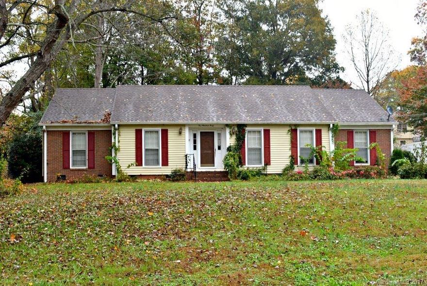 Lovely Gardner Woods Brick Ranch. Three bedrooms, two baths with formal living and dining rooms. Updates in kitchen and baths, beautiful hardwoods and ceramic tile. Hardwood under carpet in den. 

Showings will begin Sunday, December 3rd. Please schedule your showings now.