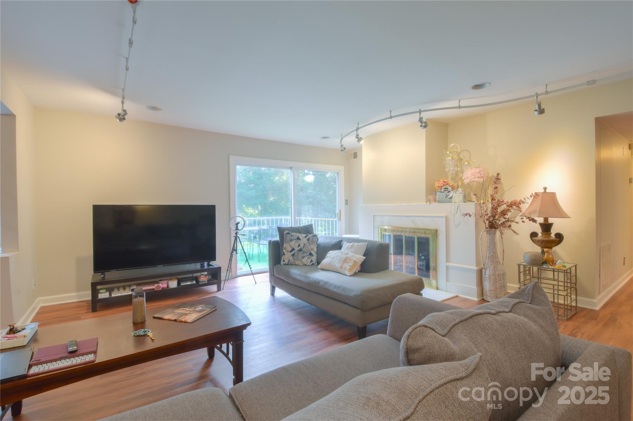 8333 Meadow Lakes Drive