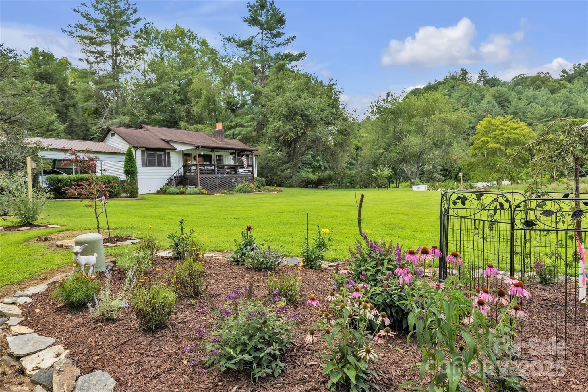 275 River Lane