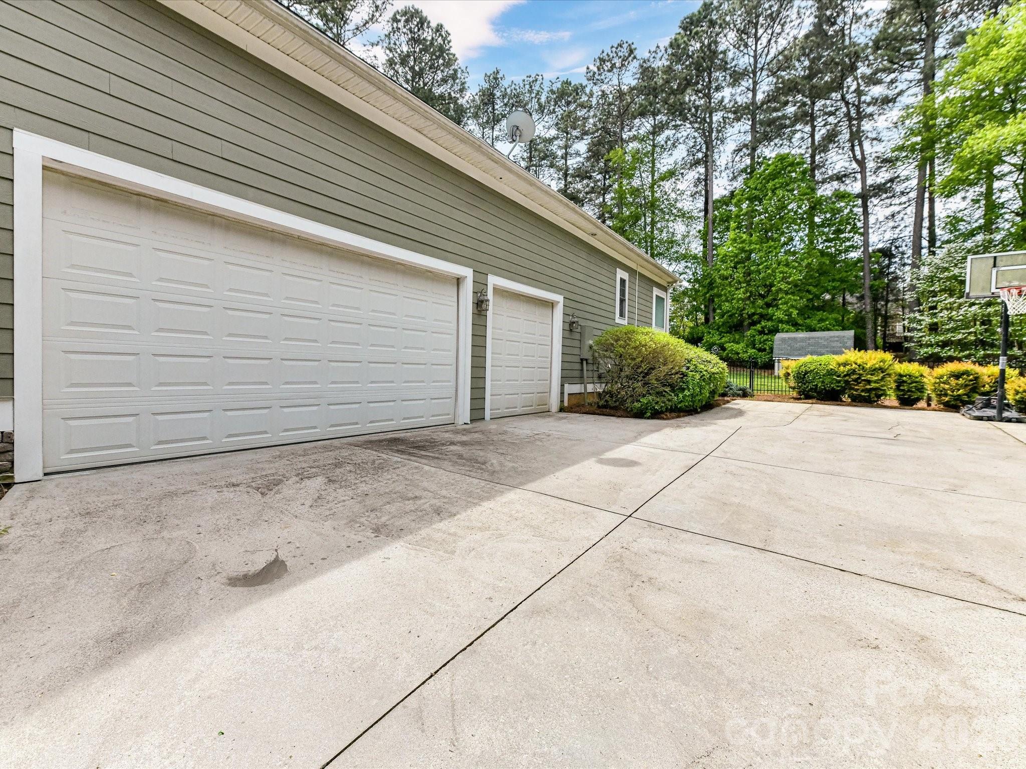 Whispering Oaks - Residential