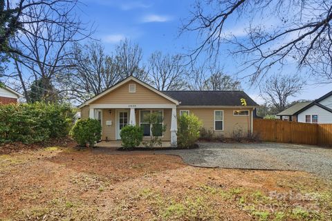 Photo of 2830 Hilliard Drive, Charlotte, NC 28205 (MLS # 4327112)
