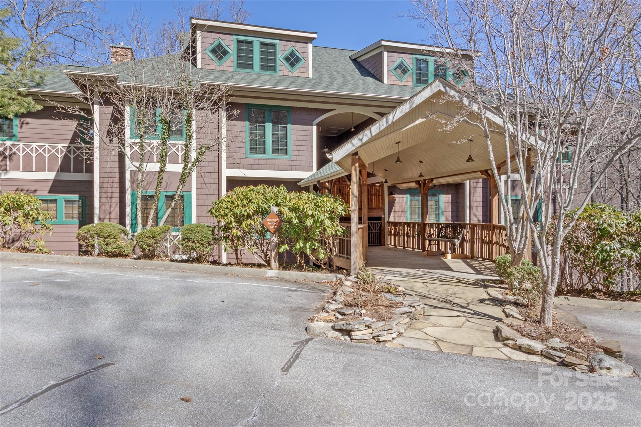61 Creekside Way G201