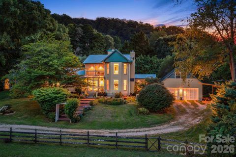 Photo of 200 Black Hawk Trail, Waynesville, NC 28785 (MLS # 4404576)