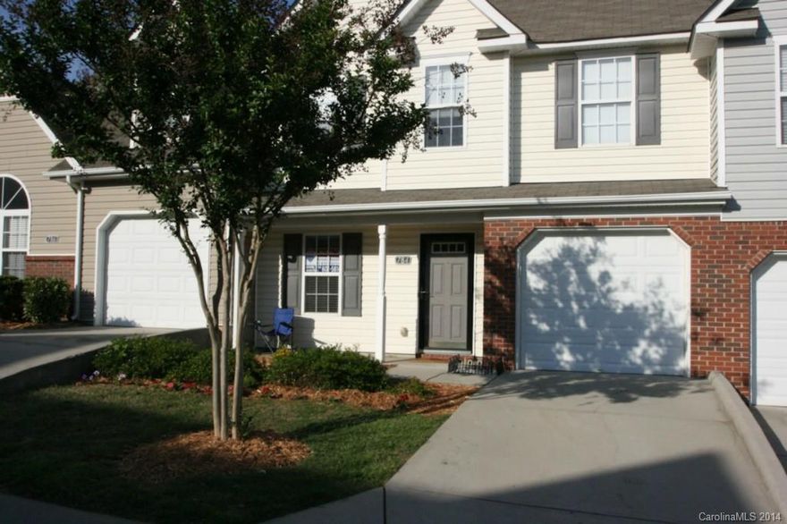 Sought after location!  Fort Mill Schools & Taxes.  Townhome with 3BR/2.5 BA Plus LOFT.  Spacious kitchen with plenty of counter space for the cook.  Dining area transitions the kitchen to the 2-Story Great Room w/Fireplace.  1st Floor Master w/Vaulted Ceilings, His & Her closets, MBath w/dual sinks & large shower.  Spacious Secondary Bedrooms.  Large Loft. Smooth ceilings, Recess lights, Laminate Hardwoods mostly on main. Priced to sell.