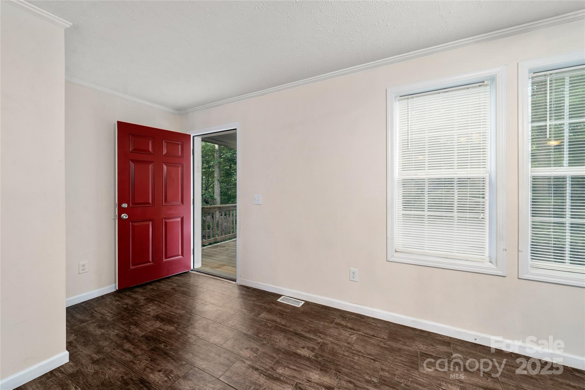 61 Evelyn Acres Drive