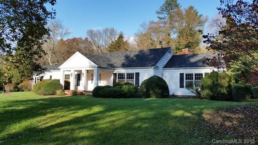 Sprawling 3 bed/3 bath home on over 5 level/pastoral acres w/ pond. Home features a split-bedroom layout with living room, dining room, den w/ built-ins & fireplace, spacious kitchen, master suite, and laundry. Convenient access to all Hendersonville has to offer.